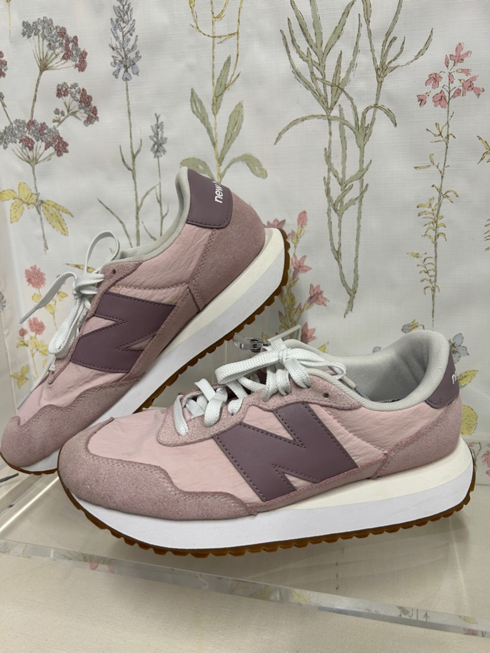 New Balance Women’s Pink and Mauve Retro Runner Sneakers